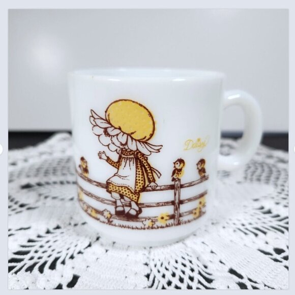 Holly Hobby Daisy Mug Vintage 1970s Milk Glass Holly Hobby Friends Kirby Martin - Picture 1 of 9